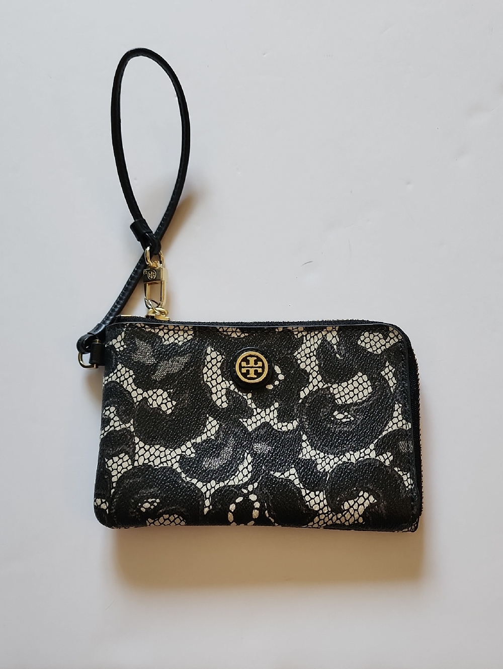 Tory Burch Robinson Ferrara  Lace Zip-Around  Wristlet.  6×4